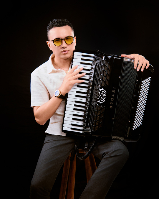 Brasilando, by Nonato Lima (accordion & vocals)